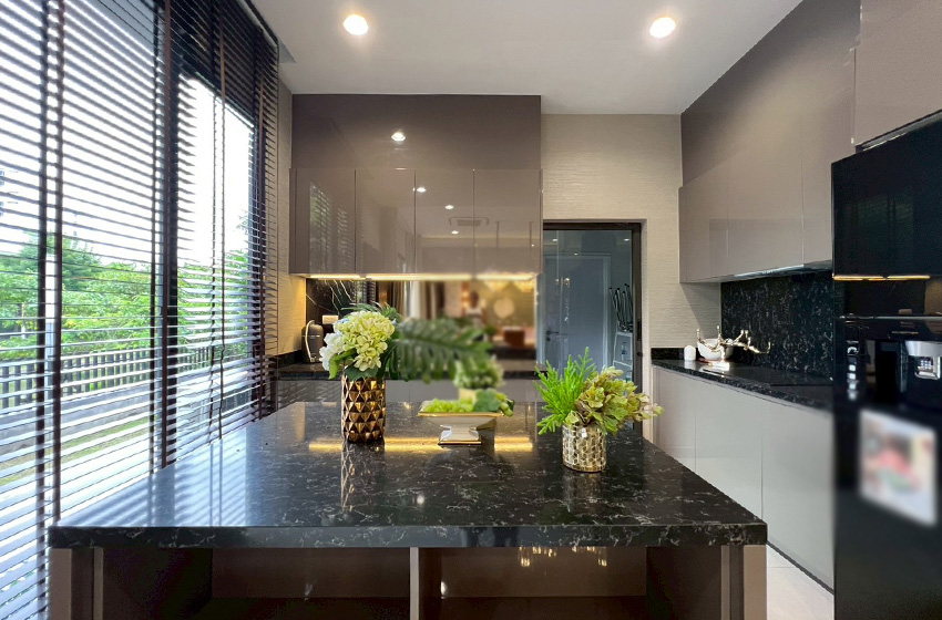 House with Shared Pool in Srinakarin 